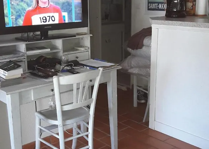 Le Mazet Du Soleil D'or A 300m Nartelle